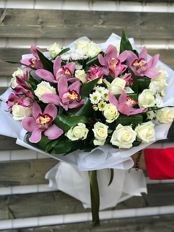 Букет цветов из: Розы и Хризантемы в Кузьмоловском