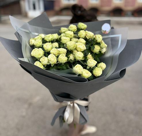 Букет Белые кустовые розы Солинеро в Кузьмоловском