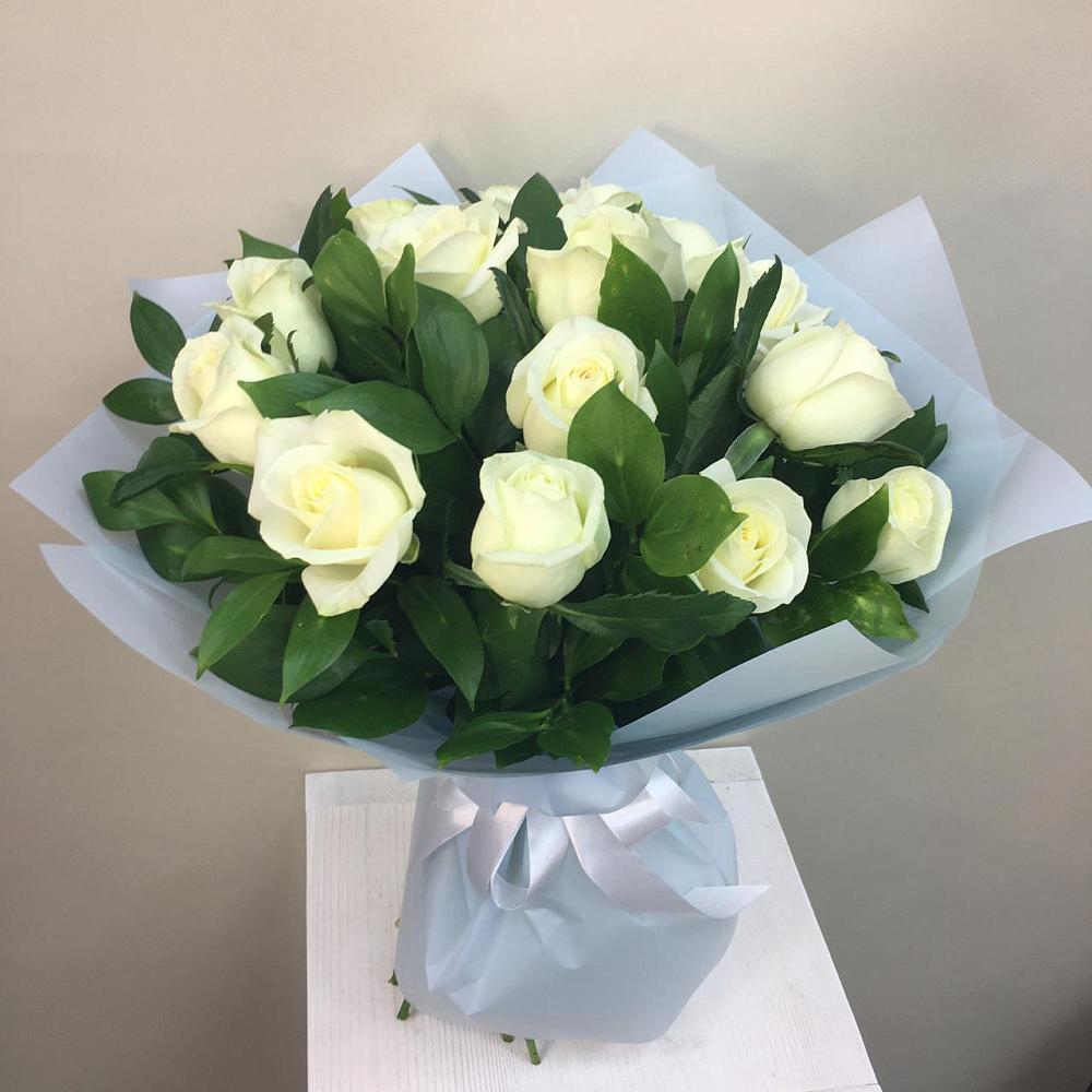 Букет 15 Белых роз Проуд в Кузьмоловском
