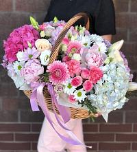 Композиция солнечный день в Кузьмоловском Цветочная композиция из Розы, Хризантемы, Пионы и Лизиантусы в корзине в Кузьмоловском
