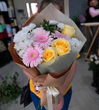 Букет цветов из:  Герберы, Розы и Хризантемы в Кузьмоловском