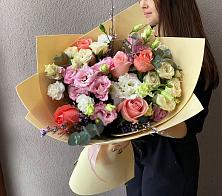 Букет цветов из:  Розы, Лизиантусы и Гвоздики в Кузьмоловском