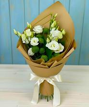 Букет цветов из:  Хризантемы и Лизиантусы в Кузьмоловском