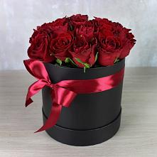 Цветочная композиция из Розы в шляпной коробке в Кузьмоловском
