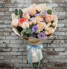 Букет Феерия в Кузьмоловском Букет цветов из: Розы, Лизиантусы и Гвоздики в Кузьмоловском